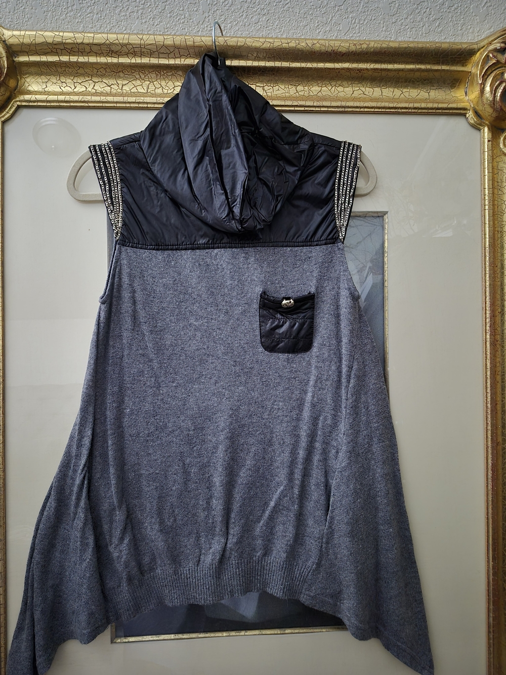💕Sleeveless Grey Knit Hooded Tank with Black Rhinestone Shoulder Accents💕